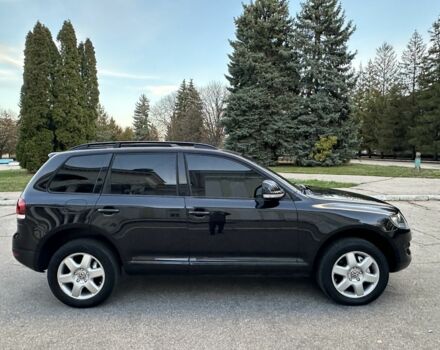 Чорний Фольксваген Туарег, об'ємом двигуна 3 л та пробігом 221 тис. км за 9800 $, фото 2 на Automoto.ua