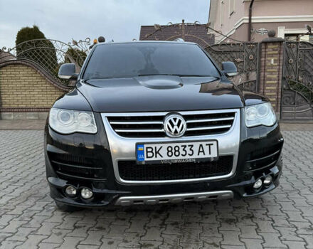 Черный Фольксваген Туарег, объемом двигателя 3 л и пробегом 217 тыс. км за 13450 $, фото 2 на Automoto.ua