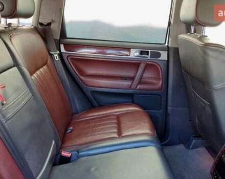 Черный Фольксваген Туарег, объемом двигателя 4.2 л и пробегом 200 тыс. км за 11500 $, фото 13 на Automoto.ua