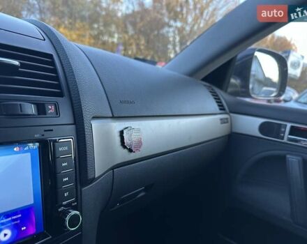 Чорний Фольксваген Туарег, об'ємом двигуна 3 л та пробігом 340 тис. км за 10900 $, фото 23 на Automoto.ua