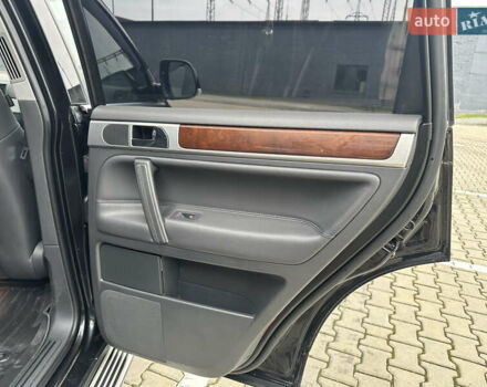 Черный Фольксваген Туарег, объемом двигателя 3 л и пробегом 270 тыс. км за 10500 $, фото 33 на Automoto.ua