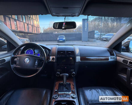 Черный Фольксваген Туарег, объемом двигателя 3 л и пробегом 452 тыс. км за 11000 $, фото 10 на Automoto.ua