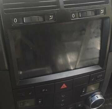 Черный Фольксваген Туарег, объемом двигателя 3 л и пробегом 410 тыс. км за 8300 $, фото 1 на Automoto.ua