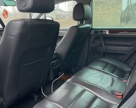 Чорний Фольксваген Туарег, об'ємом двигуна 3 л та пробігом 350 тис. км за 6200 $, фото 17 на Automoto.ua