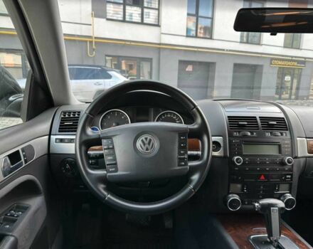 Черный Фольксваген Туарег, объемом двигателя 3 л и пробегом 267 тыс. км за 11000 $, фото 1 на Automoto.ua