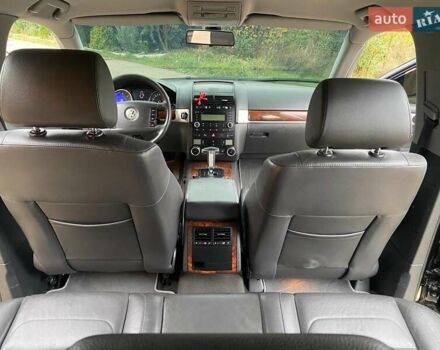 Черный Фольксваген Туарег, объемом двигателя 3 л и пробегом 360 тыс. км за 9800 $, фото 17 на Automoto.ua