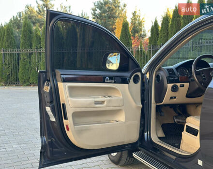 Черный Фольксваген Туарег, объемом двигателя 2.97 л и пробегом 240 тыс. км за 12200 $, фото 49 на Automoto.ua