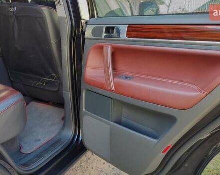 Черный Фольксваген Туарег, объемом двигателя 4.2 л и пробегом 200 тыс. км за 11500 $, фото 14 на Automoto.ua