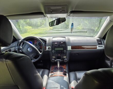 Черный Фольксваген Туарег, объемом двигателя 3 л и пробегом 372 тыс. км за 11000 $, фото 6 на Automoto.ua