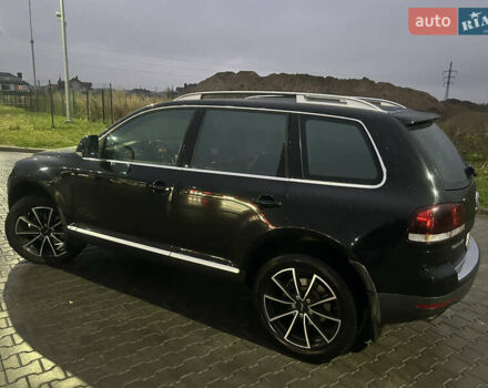Черный Фольксваген Туарег, объемом двигателя 2.97 л и пробегом 159 тыс. км за 13800 $, фото 3 на Automoto.ua