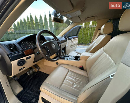 Черный Фольксваген Туарег, объемом двигателя 2.97 л и пробегом 240 тыс. км за 12200 $, фото 54 на Automoto.ua