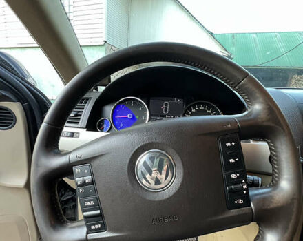 Черный Фольксваген Туарег, объемом двигателя 2.97 л и пробегом 305 тыс. км за 10800 $, фото 16 на Automoto.ua