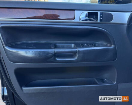 Черный Фольксваген Туарег, объемом двигателя 3 л и пробегом 452 тыс. км за 11000 $, фото 6 на Automoto.ua