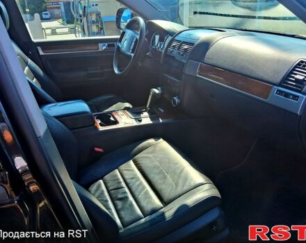 Черный Фольксваген Туарег, объемом двигателя 3 л и пробегом 337 тыс. км за 12000 $, фото 5 на Automoto.ua