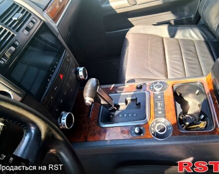 Черный Фольксваген Туарег, объемом двигателя 3 л и пробегом 337 тыс. км за 12000 $, фото 7 на Automoto.ua