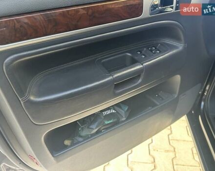 Черный Фольксваген Туарег, объемом двигателя 4.2 л и пробегом 286 тыс. км за 8999 $, фото 22 на Automoto.ua