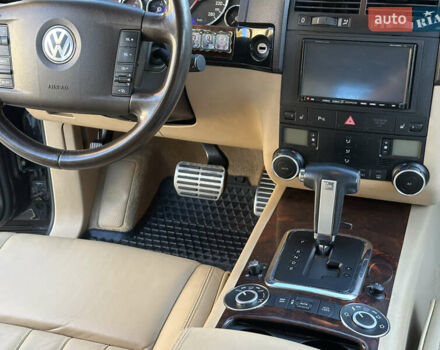 Черный Фольксваген Туарег, объемом двигателя 2.97 л и пробегом 240 тыс. км за 12200 $, фото 60 на Automoto.ua