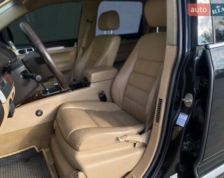 Черный Фольксваген Туарег, объемом двигателя 2.46 л и пробегом 296 тыс. км за 10290 $, фото 11 на Automoto.ua