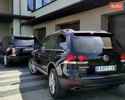 Черный Фольксваген Туарег, объемом двигателя 4.2 л и пробегом 200 тыс. км за 11500 $, фото 2 на Automoto.ua