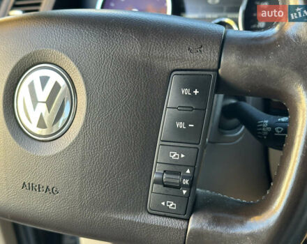 Черный Фольксваген Туарег, объемом двигателя 2.97 л и пробегом 240 тыс. км за 12200 $, фото 63 на Automoto.ua