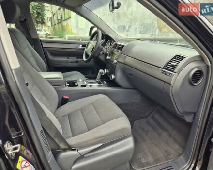 Черный Фольксваген Туарег, объемом двигателя 2.5 л и пробегом 268 тыс. км за 8850 $, фото 18 на Automoto.ua