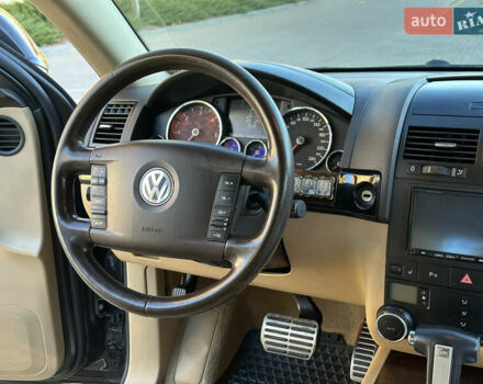 Черный Фольксваген Туарег, объемом двигателя 2.97 л и пробегом 240 тыс. км за 12200 $, фото 61 на Automoto.ua