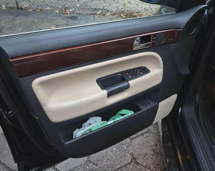 Чорний Фольксваген Туарег, об'ємом двигуна 2.5 л та пробігом 308 тис. км за 10000 $, фото 8 на Automoto.ua