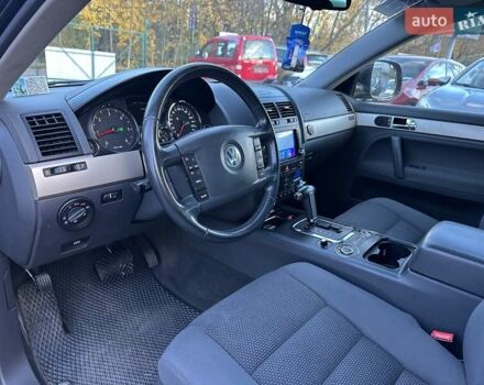Чорний Фольксваген Туарег, об'ємом двигуна 3 л та пробігом 340 тис. км за 10900 $, фото 17 на Automoto.ua