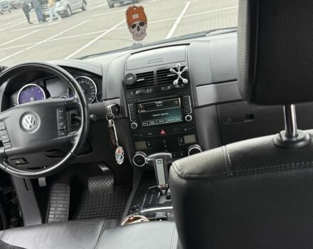 Черный Фольксваген Туарег, объемом двигателя 3 л и пробегом 263 тыс. км за 12500 $, фото 20 на Automoto.ua