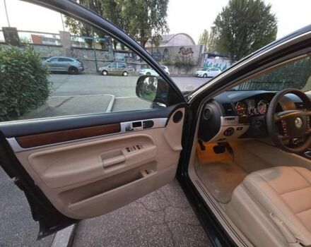 Черный Фольксваген Туарег, объемом двигателя 3 л и пробегом 287 тыс. км за 3259 $, фото 5 на Automoto.ua