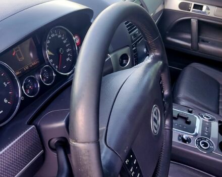 Чорний Фольксваген Туарег, об'ємом двигуна 3 л та пробігом 297 тис. км за 11777 $, фото 4 на Automoto.ua