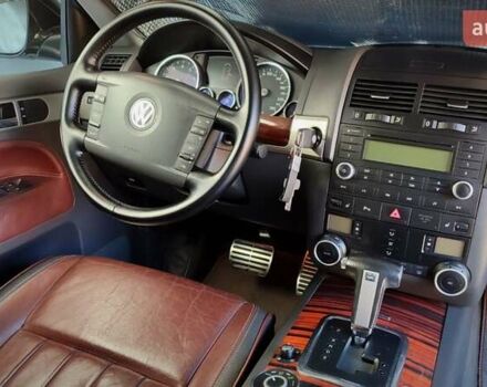 Черный Фольксваген Туарег, объемом двигателя 4.2 л и пробегом 200 тыс. км за 11500 $, фото 1 на Automoto.ua