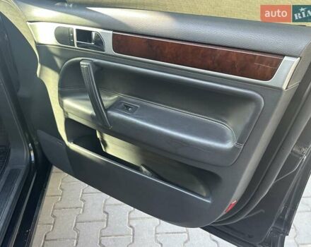 Черный Фольксваген Туарег, объемом двигателя 4.2 л и пробегом 286 тыс. км за 8999 $, фото 36 на Automoto.ua