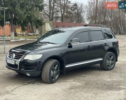Черный Фольксваген Туарег, объемом двигателя 3 л и пробегом 240 тыс. км за 10500 $, фото 1 на Automoto.ua