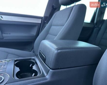 Чорний Фольксваген Туарег, об'ємом двигуна 3 л та пробігом 340 тис. км за 10900 $, фото 25 на Automoto.ua