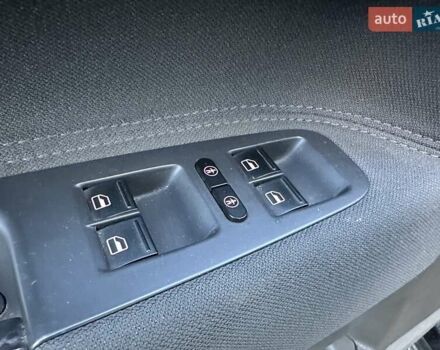 Чорний Фольксваген Туарег, об'ємом двигуна 3 л та пробігом 340 тис. км за 10900 $, фото 29 на Automoto.ua