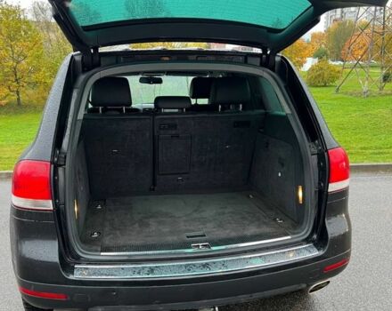 Черный Фольксваген Туарег, объемом двигателя 3 л и пробегом 280 тыс. км за 4900 $, фото 7 на Automoto.ua