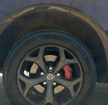 Черный Фольксваген Туарег, объемом двигателя 2.97 л и пробегом 344 тыс. км за 10950 $, фото 28 на Automoto.ua