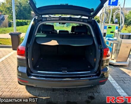 Черный Фольксваген Туарег, объемом двигателя 3 л и пробегом 337 тыс. км за 12000 $, фото 6 на Automoto.ua