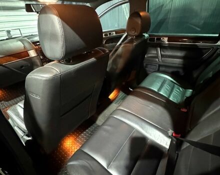 Черный Фольксваген Туарег, объемом двигателя 3 л и пробегом 340 тыс. км за 4500 $, фото 7 на Automoto.ua