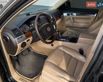Черный Фольксваген Туарег, объемом двигателя 2.46 л и пробегом 296 тыс. км за 10290 $, фото 12 на Automoto.ua