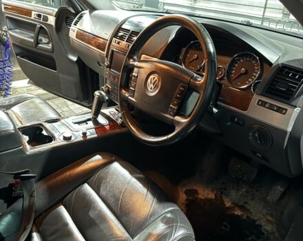 Черный Фольксваген Туарег, объемом двигателя 3 л и пробегом 340 тыс. км за 4500 $, фото 5 на Automoto.ua