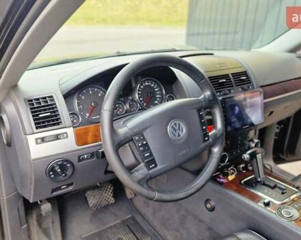 Черный Фольксваген Туарег, объемом двигателя 2.97 л и пробегом 359 тыс. км за 10700 $, фото 7 на Automoto.ua