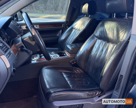 Черный Фольксваген Туарег, объемом двигателя 3 л и пробегом 452 тыс. км за 11000 $, фото 8 на Automoto.ua