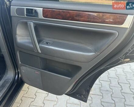 Черный Фольксваген Туарег, объемом двигателя 4.2 л и пробегом 286 тыс. км за 8999 $, фото 42 на Automoto.ua