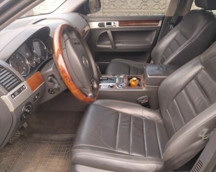 Черный Фольксваген Туарег, объемом двигателя 3 л и пробегом 300 тыс. км за 9300 $, фото 2 на Automoto.ua