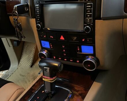 Черный Фольксваген Туарег, объемом двигателя 3 л и пробегом 335 тыс. км за 7500 $, фото 6 на Automoto.ua