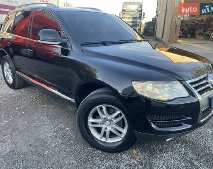 Черный Фольксваген Туарег, объемом двигателя 2.97 л и пробегом 279 тыс. км за 11000 $, фото 3 на Automoto.ua