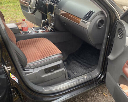 Черный Фольксваген Туарег, объемом двигателя 2.5 л и пробегом 265 тыс. км за 11500 $, фото 6 на Automoto.ua