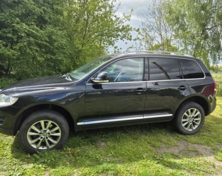 Черный Фольксваген Туарег, объемом двигателя 3 л и пробегом 372 тыс. км за 11000 $, фото 2 на Automoto.ua